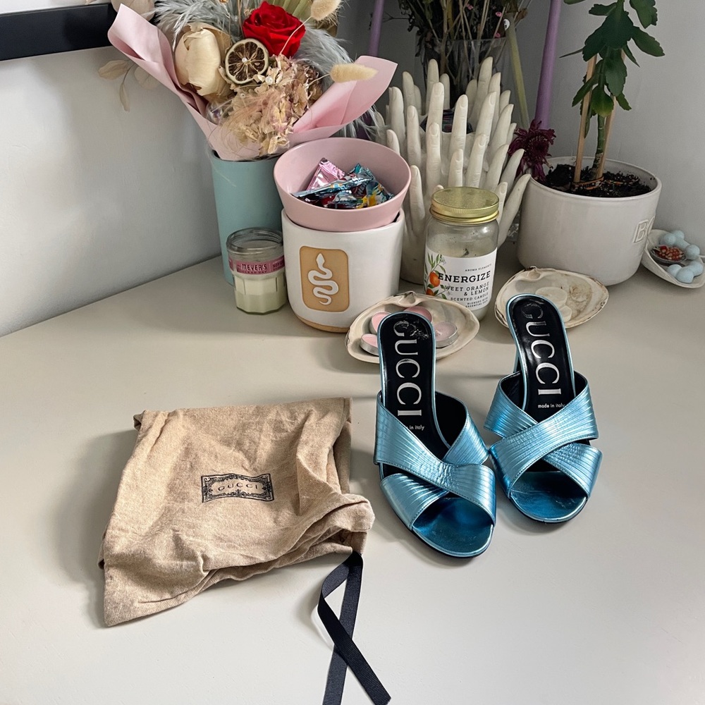 Gucci heels comes with bag. Authentic guaranteed 37.5 or size 7